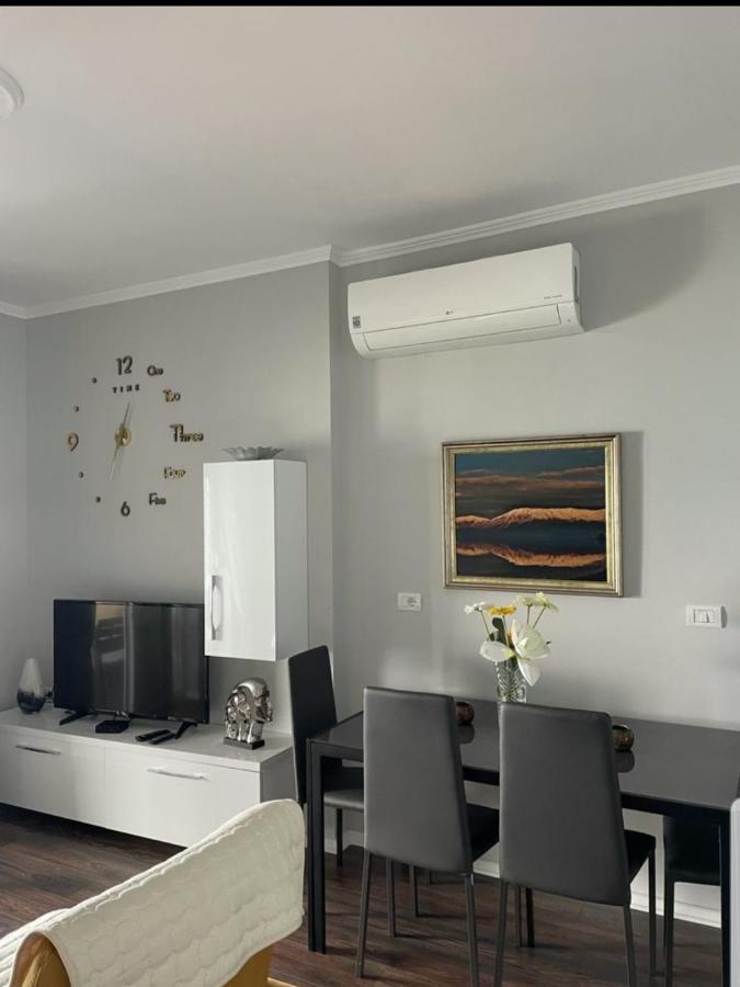 Kelvi'S Apartment Pogradec Zewnętrze zdjęcie